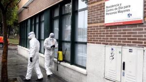 miembros-de-la-ume-desinfectan-una-residencia-en-madrid.jpeg